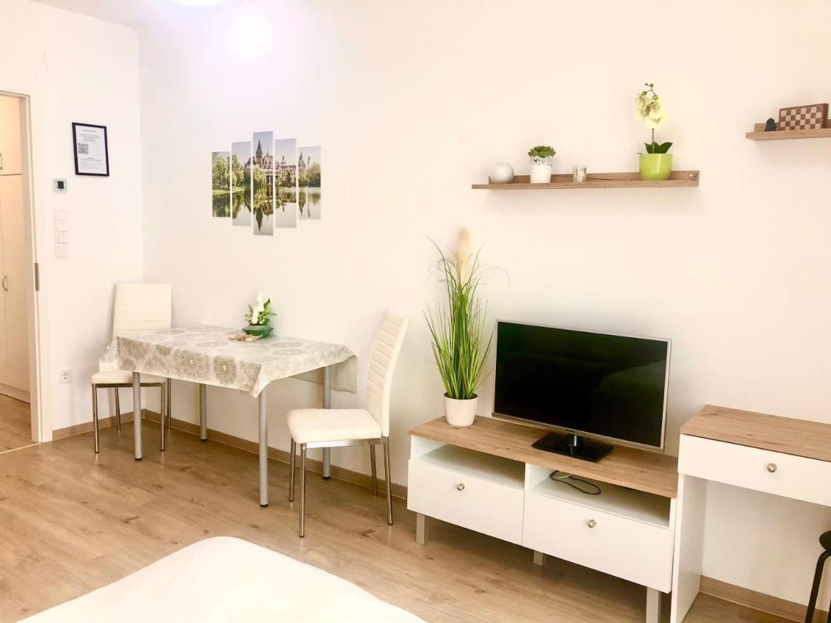 Sweet Home Apartman , 30Sqm Studio, Free Private Parking, Mountain View, Balcony, 20 Min From Downtown ブダペスト エクステリア 写真