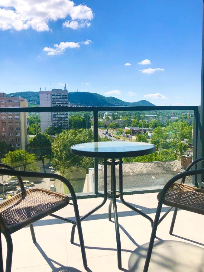 Sweet Home Apartman , 30Sqm Studio, Free Private Parking, Mountain View, Balcony, 20 Min From Downtown ブダペスト エクステリア 写真