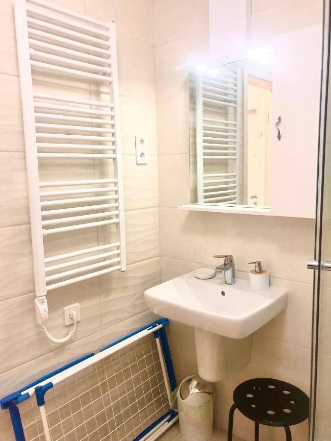 Sweet Home Apartman , 30Sqm Studio, Free Private Parking, Mountain View, Balcony, 20 Min From Downtown ブダペスト エクステリア 写真