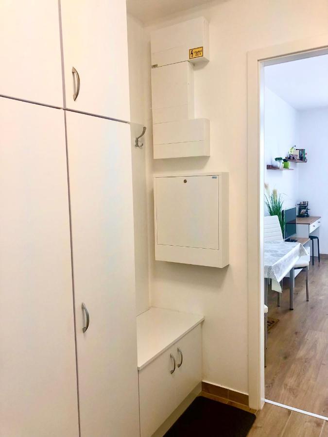 Sweet Home Apartman , 30Sqm Studio, Free Private Parking, Mountain View, Balcony, 20 Min From Downtown ブダペスト エクステリア 写真
