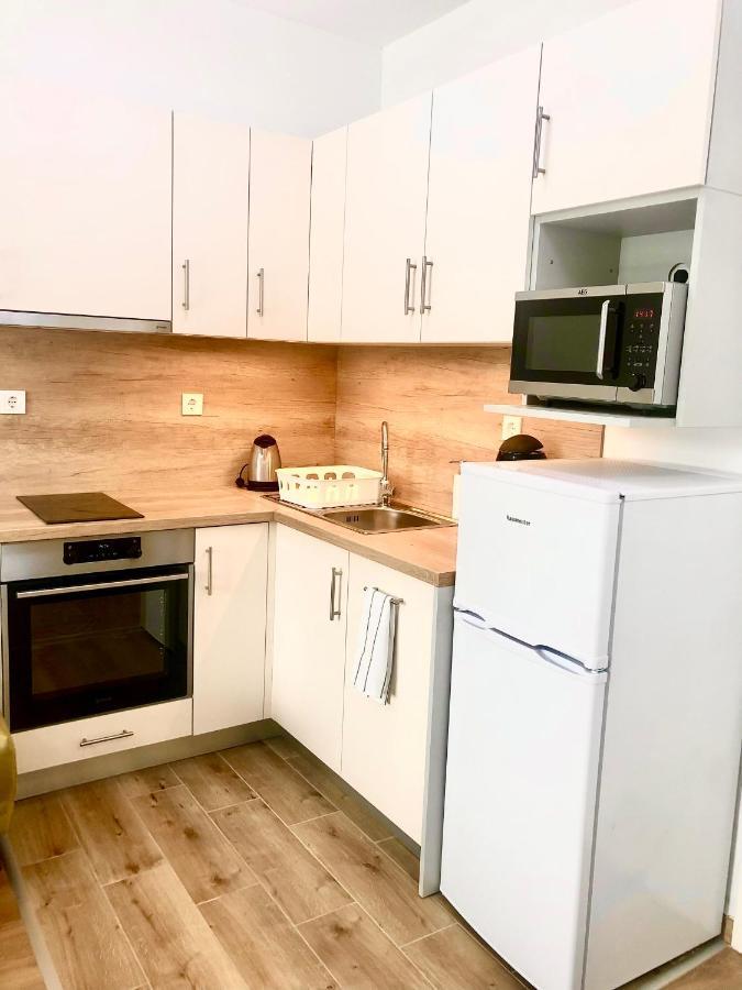 Sweet Home Apartman , 30Sqm Studio, Free Private Parking, Mountain View, Balcony, 20 Min From Downtown ブダペスト エクステリア 写真