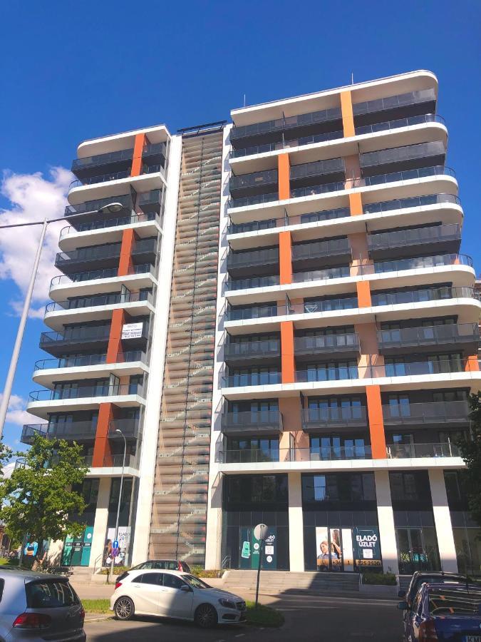 Sweet Home Apartman , 30Sqm Studio, Free Private Parking, Mountain View, Balcony, 20 Min From Downtown ブダペスト エクステリア 写真
