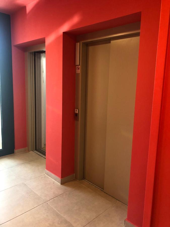 Sweet Home Apartman , 30Sqm Studio, Free Private Parking, Mountain View, Balcony, 20 Min From Downtown ブダペスト エクステリア 写真
