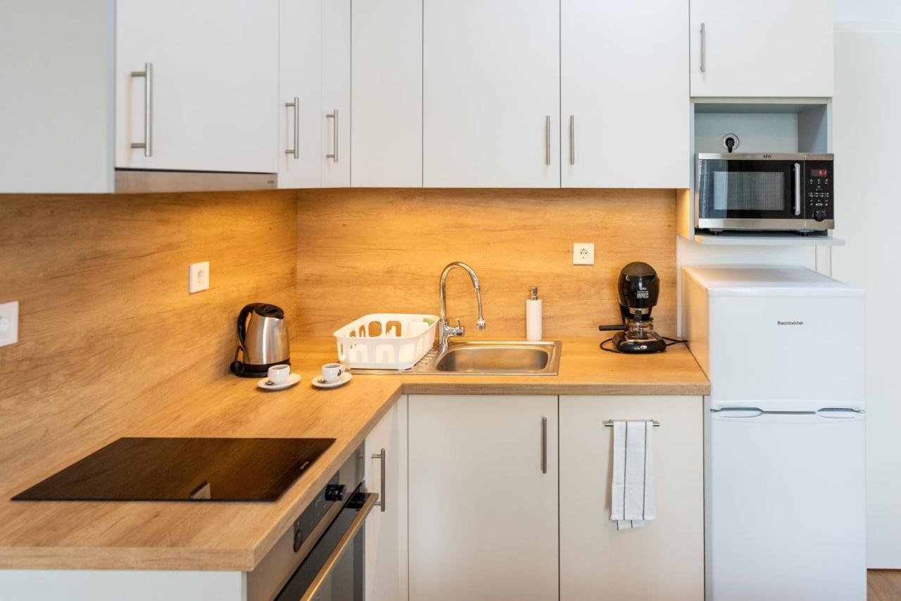 Sweet Home Apartman , 30Sqm Studio, Free Private Parking, Mountain View, Balcony, 20 Min From Downtown ブダペスト エクステリア 写真