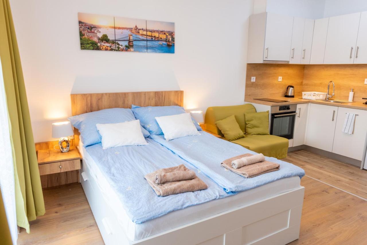 Sweet Home Apartman , 30Sqm Studio, Free Private Parking, Mountain View, Balcony, 20 Min From Downtown ブダペスト エクステリア 写真