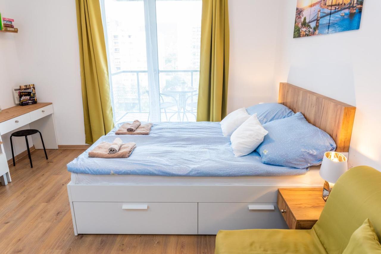 Sweet Home Apartman , 30Sqm Studio, Free Private Parking, Mountain View, Balcony, 20 Min From Downtown ブダペスト エクステリア 写真