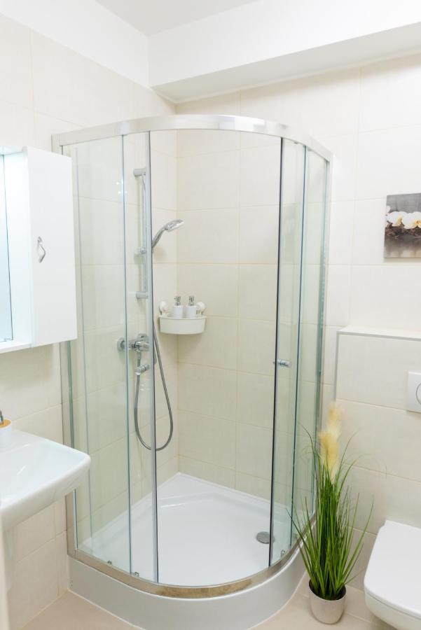 Sweet Home Apartman , 30Sqm Studio, Free Private Parking, Mountain View, Balcony, 20 Min From Downtown ブダペスト エクステリア 写真
