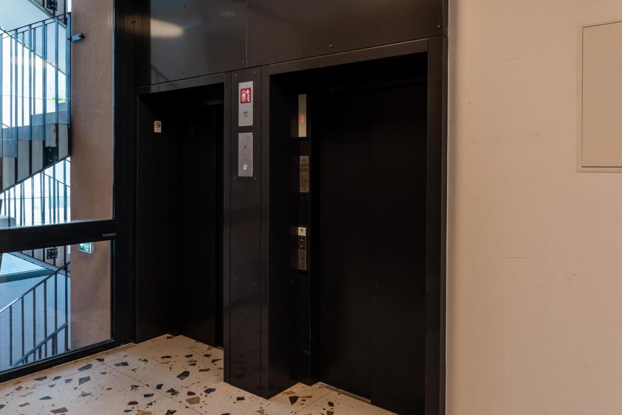 Sweet Home Apartman , 30Sqm Studio, Free Private Parking, Mountain View, Balcony, 20 Min From Downtown ブダペスト エクステリア 写真