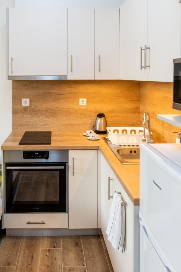 Sweet Home Apartman , 30Sqm Studio, Free Private Parking, Mountain View, Balcony, 20 Min From Downtown ブダペスト エクステリア 写真