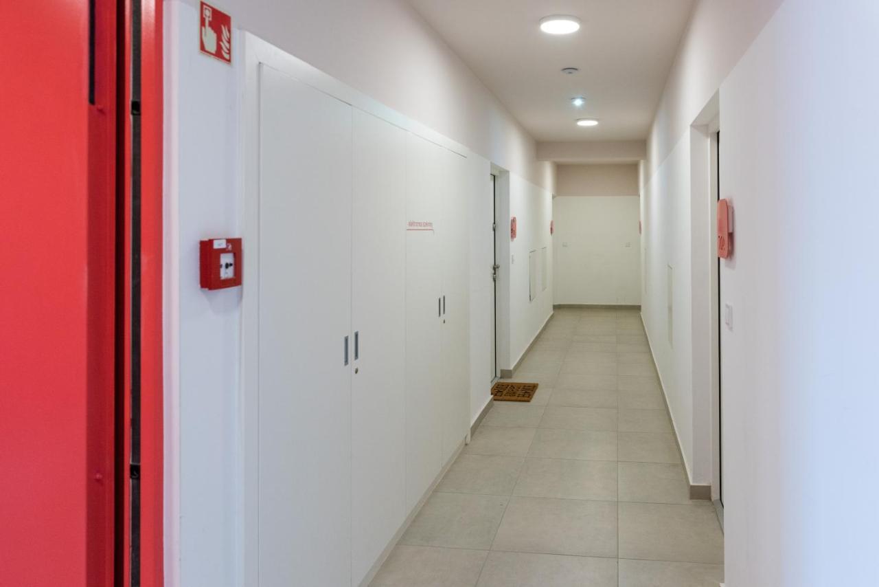 Sweet Home Apartman , 30Sqm Studio, Free Private Parking, Mountain View, Balcony, 20 Min From Downtown ブダペスト エクステリア 写真