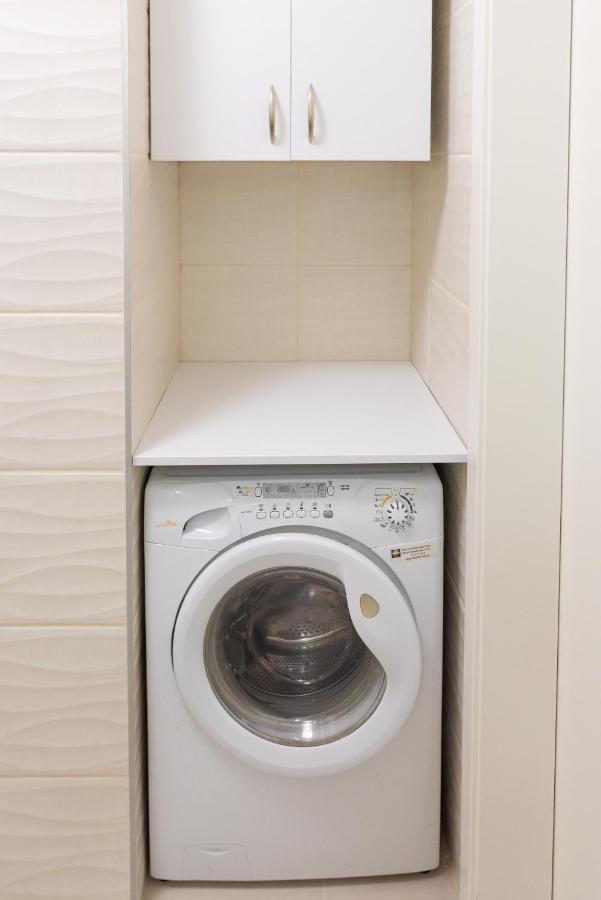 Sweet Home Apartman , 30Sqm Studio, Free Private Parking, Mountain View, Balcony, 20 Min From Downtown ブダペスト エクステリア 写真