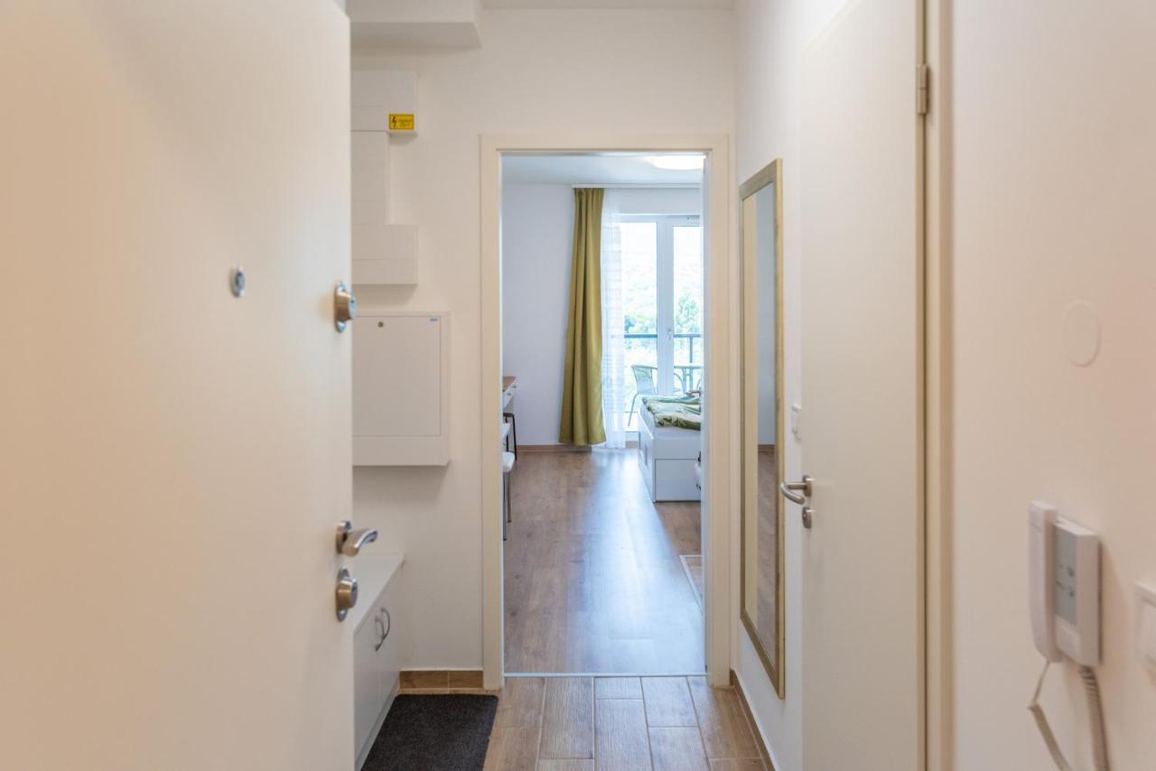 Sweet Home Apartman , 30Sqm Studio, Free Private Parking, Mountain View, Balcony, 20 Min From Downtown ブダペスト エクステリア 写真