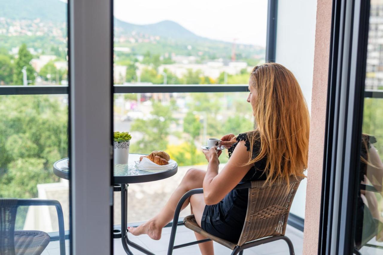 Sweet Home Apartman , 30Sqm Studio, Free Private Parking, Mountain View, Balcony, 20 Min From Downtown ブダペスト エクステリア 写真