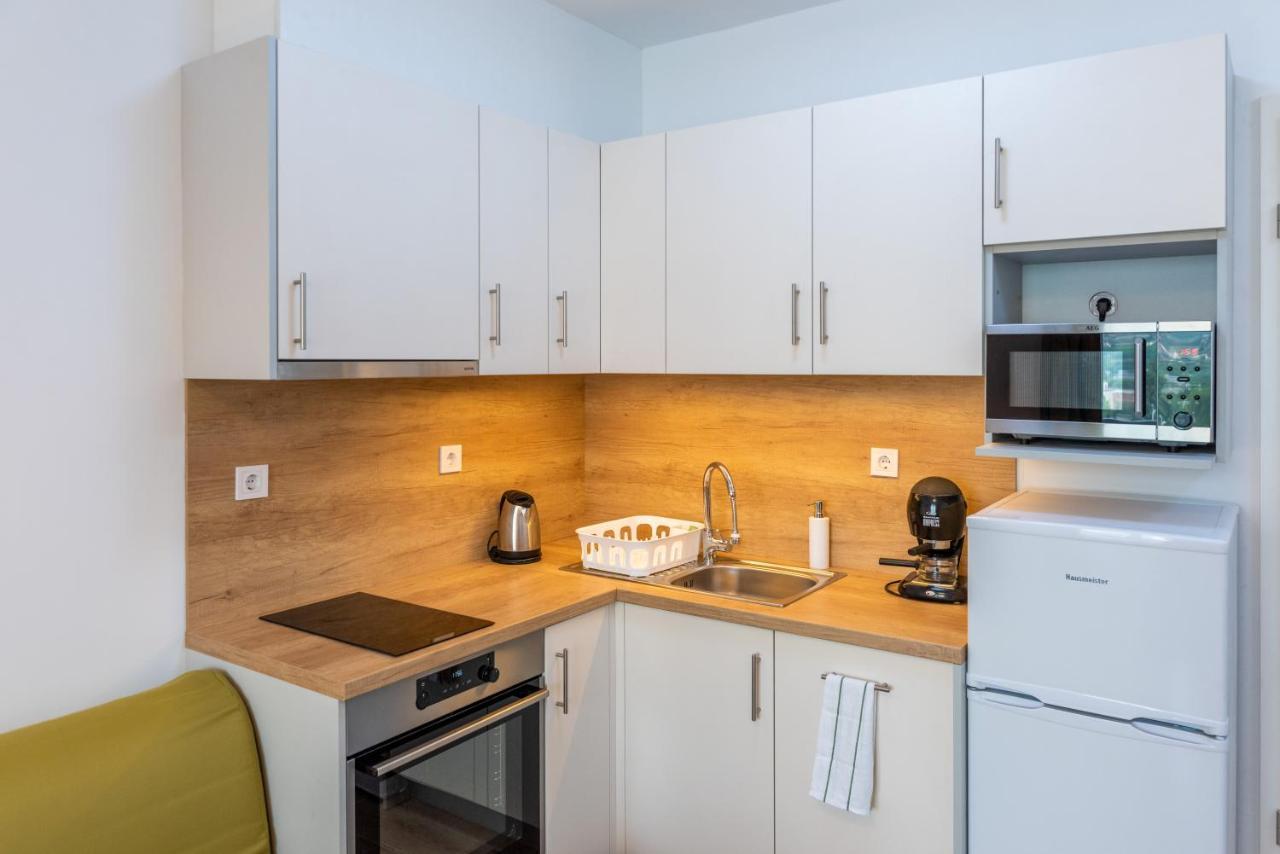 Sweet Home Apartman , 30Sqm Studio, Free Private Parking, Mountain View, Balcony, 20 Min From Downtown ブダペスト エクステリア 写真