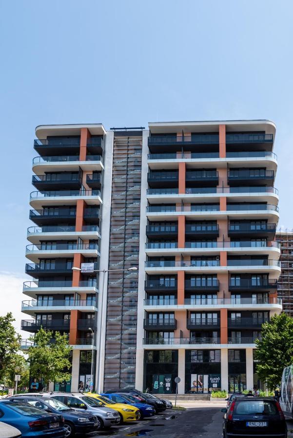 Sweet Home Apartman , 30Sqm Studio, Free Private Parking, Mountain View, Balcony, 20 Min From Downtown ブダペスト エクステリア 写真
