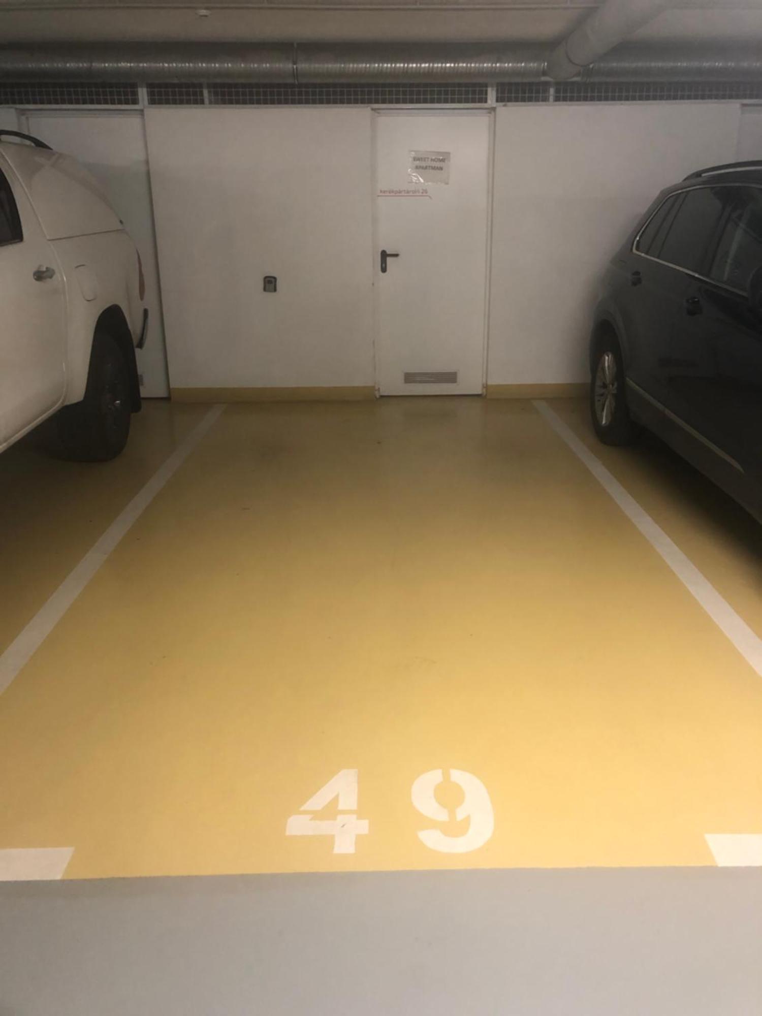 Sweet Home Apartman , 30Sqm Studio, Free Private Parking, Mountain View, Balcony, 20 Min From Downtown ブダペスト エクステリア 写真